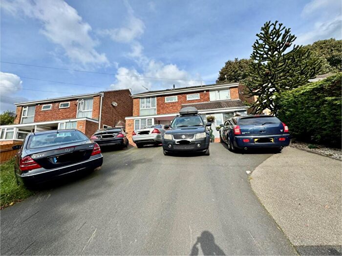 3 Bedroom Semi-Detached House To Rent In Oakham Road, Dudley, DY2