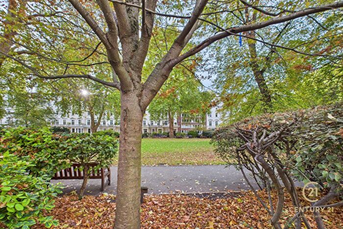 2 Bedroom Flat To Rent In St. Georges Square, Pimlico, London, SW1V