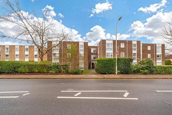 1 Bedroom Flat To Rent In Lambourn Grove, Kingston Upon Thames, KT1