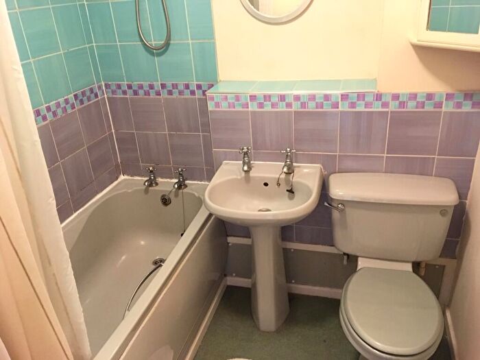 2 Bedroom Apartment To Rent In The Carousels, Burton Upon Trent, DE14