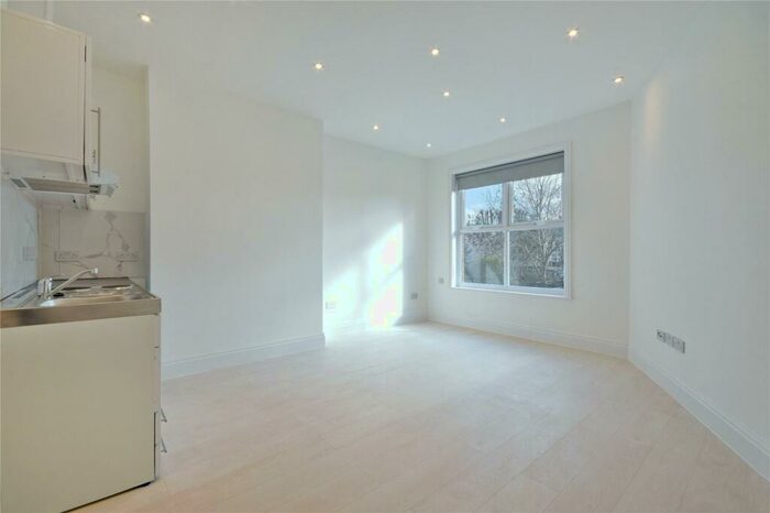 Studio To Rent In Gainsborough Road, Woodside Park, N12