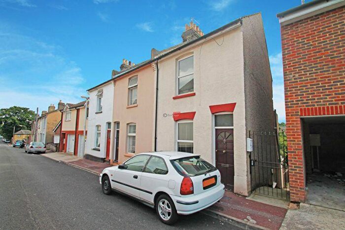 2 Bedroom End Of Terrace House To Rent In Constitution Road, Chatham, ME5