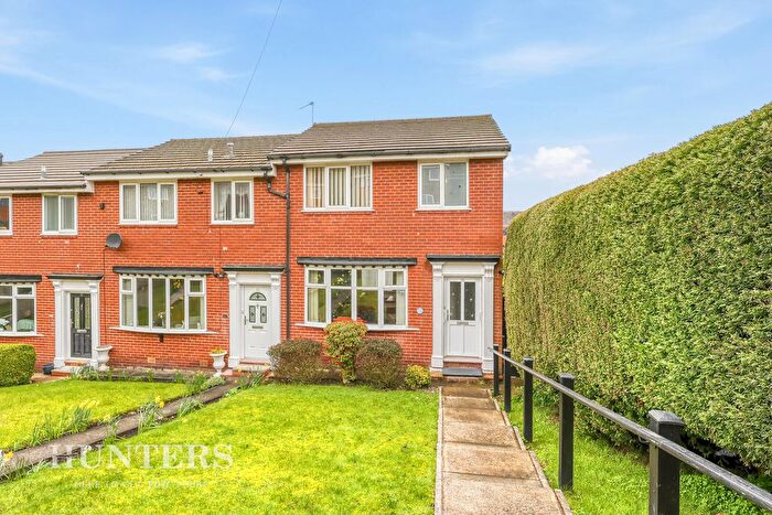 3 Bedroom Town House For Sale In Whittaker Drive, Smithy Bridge, OL15