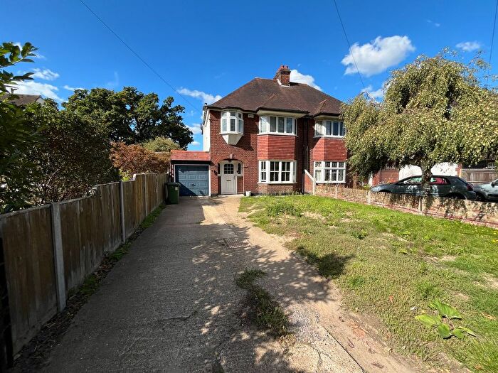 3 Bedroom Semi Detached House For Sale In Ashford Road, Staines-Upon-Thames, TW18