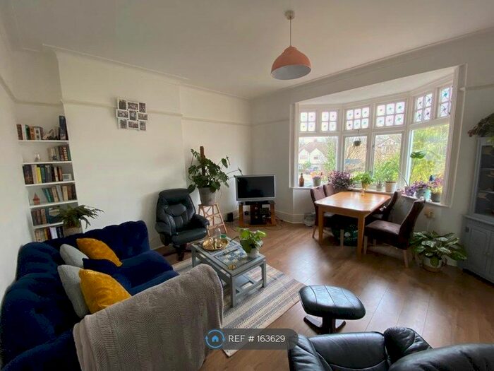 1 Bedroom Flat To Rent In Normanton Road, South Croydon CR2