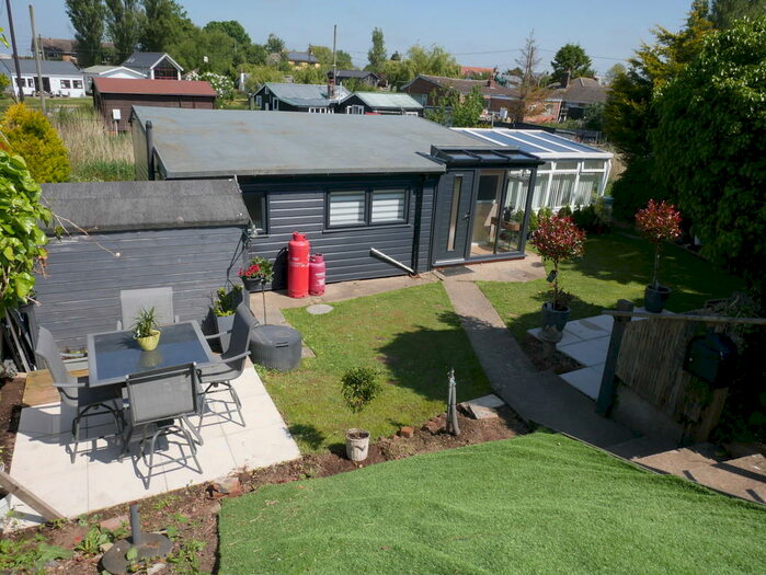 1 Bedroom Detached Bungalow For Sale In The Reservoir, Surfleet Seas End, PE11