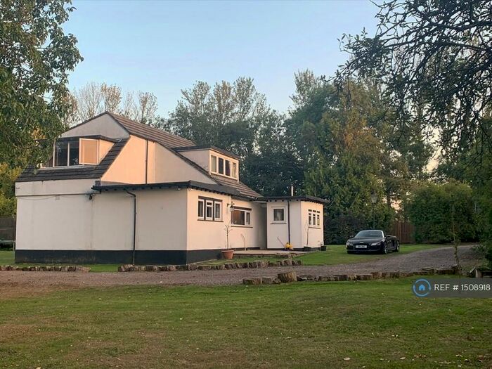 5 Bedroom Detached House To Rent In Cow Watering Lane, Chelmsford, CM1