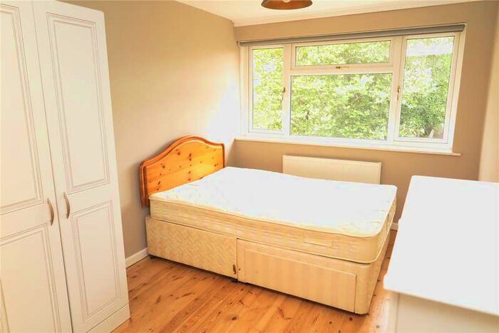 4 Bedroom Garage / Parking To Rent In Swift Road, Farnham, Surrey, GU9