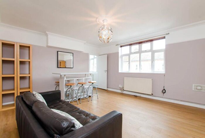 2 Bedroom Flat To Rent In Severus Road, Clapham Junction, Battersea, London, SW11