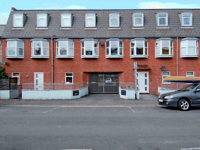 2 Bedroom Apartment To Rent In Lynton Court, Lynmouth Road, Reading, RG1