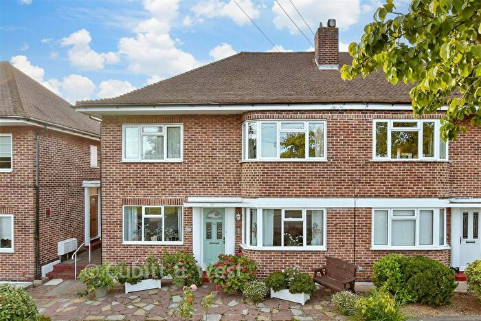 2 Bedroom Apartment For Sale In Cheston Avenue, Croydon, Surrey, CR0