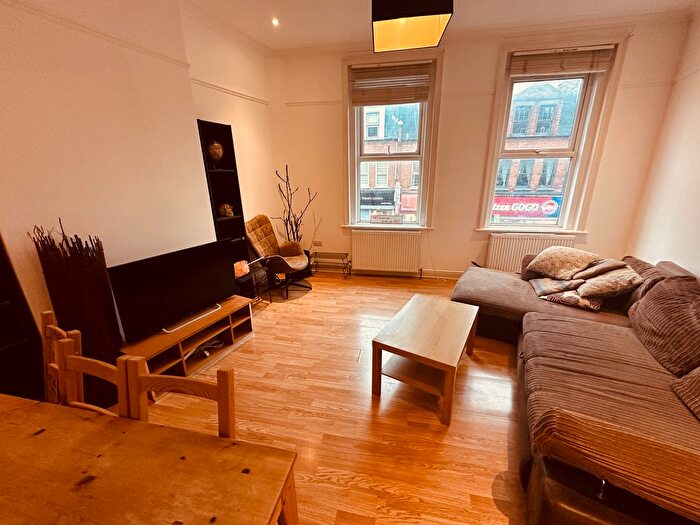 3 Bedroom Maisonette To Rent In Tottenham Lane, London, N8