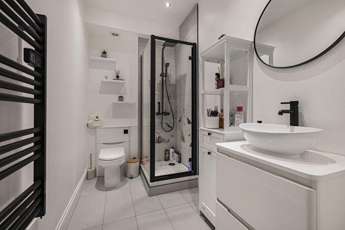 1 Bedroom Flat For Sale In Thames View Court, Gravesend, DA11