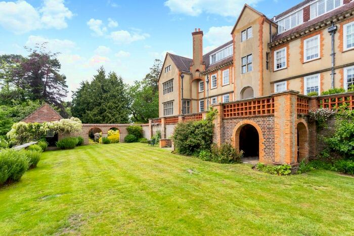 1 Bedroom Flat To Rent In Goodwyns Place, Dorking, RH4