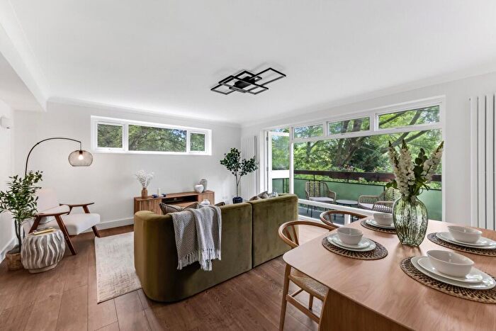 2 Bedroom Apartment For Sale In Shepherds Hill, Highgate, N6