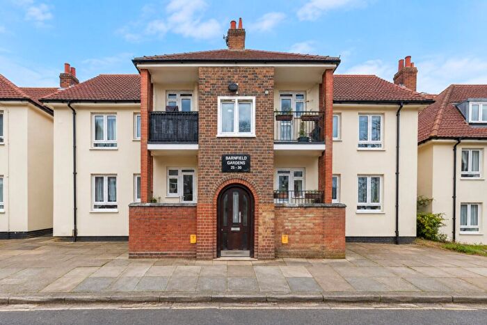 3 Bedroom Flat To Rent In Barnfield Gardens Plumstead Common Road, SE18