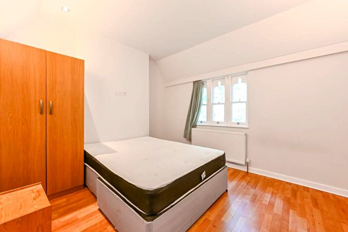 3 Bedroom Flat To Rent In Pemberton Gardens, Tufnell Park, London, N19