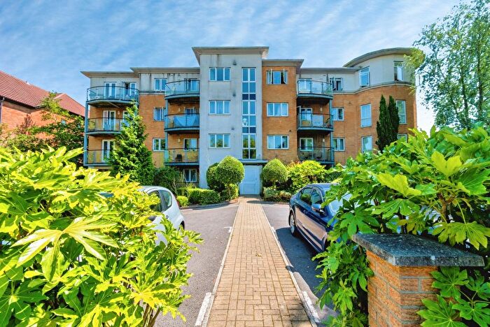2 Bedroom Flat For Sale In Hill Lane, Southampton, Hampshire, SO15