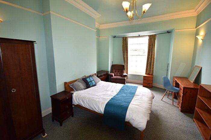 1 Bedroom Flat To Rent In Broad Street, Penryn, TR10