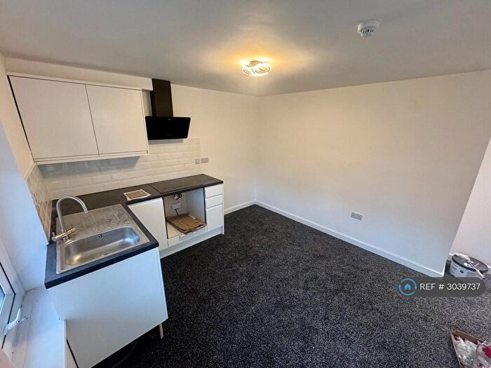 Studio To Rent In Crossways Road, London, CR4