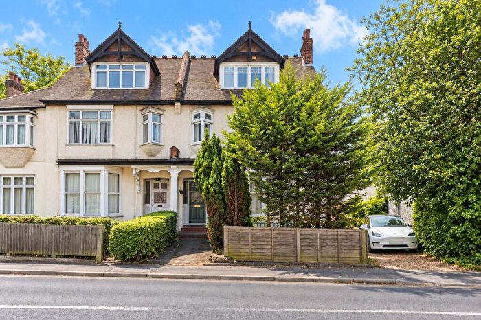 2 Bedroom Maisonette For Sale In Coombe Road, Croydon, CR0