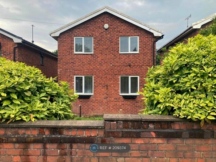 4 Bedroom Detached House To Rent In Rochdale Road, Manchester, M9