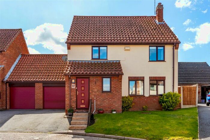 4 Bedroom Link Detached House For Sale In Cornwallis Drive, South Woodham Ferrers, Essex, CM3