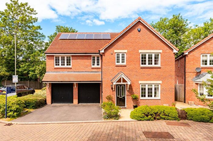 4 Bedroom Detached House For Sale In Wellswood Gardens, Reading, RG1