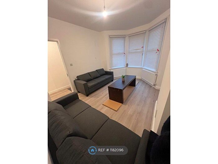 2 Bedroom Flat To Rent In Leyton, London, E10