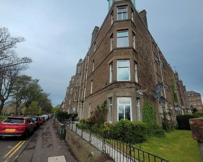 2 Bedroom Flat To Rent In Magdalen Yard Road, West End, Dundee, DD2