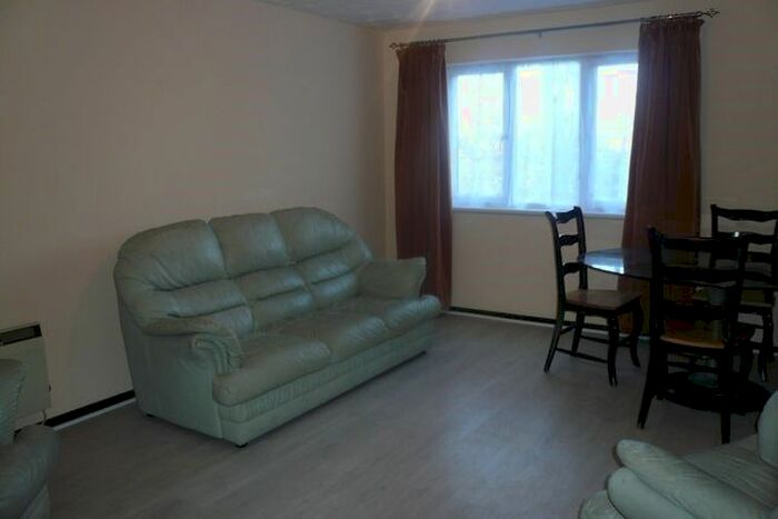 2 Bedroom Flat To Rent In King Arthur Court, Cheshunt, Waltham Cross, EN8