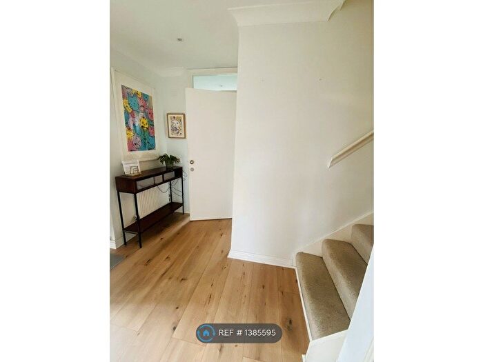 4 Bedroom Semi-detached House To Rent In Brinkworth Way, London, E9