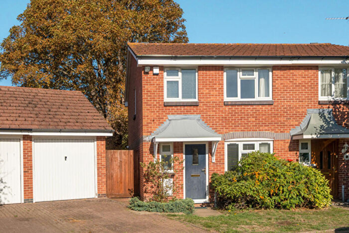 3 Bedroom Semi-Detached House For Sale In Pennington Way, Lee, London, SE12