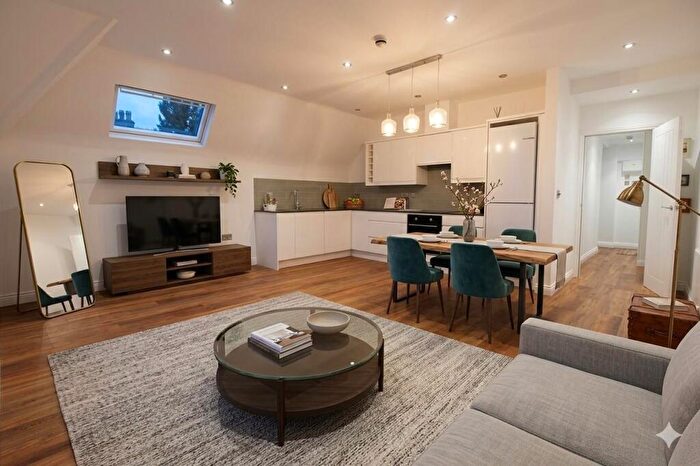 2 Bedroom Flat For Sale In Cavendish Crescent South, The Park, Nottingham, NG7