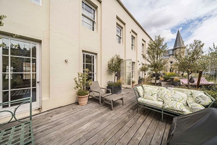 3 Bedroom Flat To Rent In Westbourne Grove, Notting Hill, W11