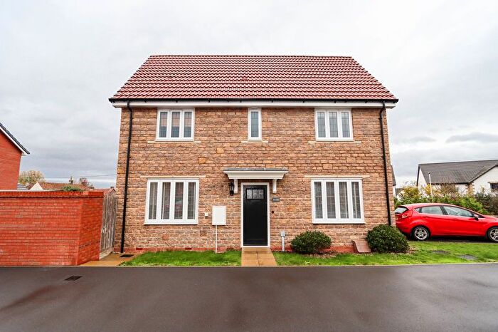 3 Bedroom Semi-detached House For Sale In Egret Drive, Yatton, BS49