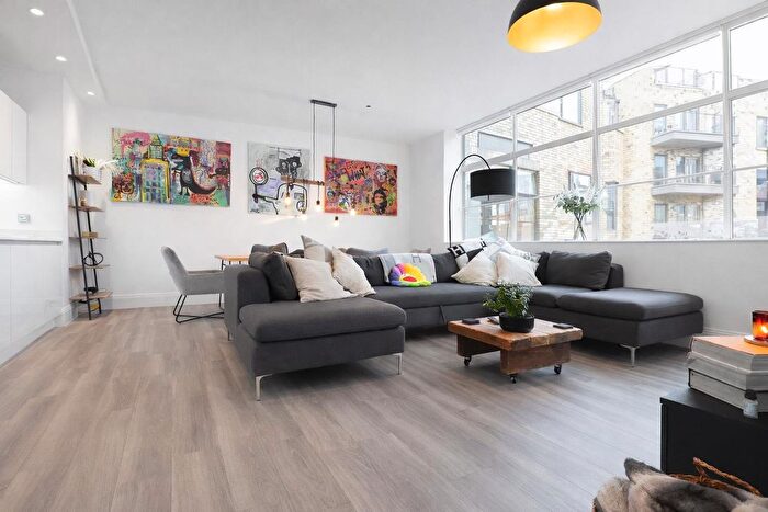 2 Bedroom Flat To Rent In Gatsby House, Randalls, Uxbridge, UB8