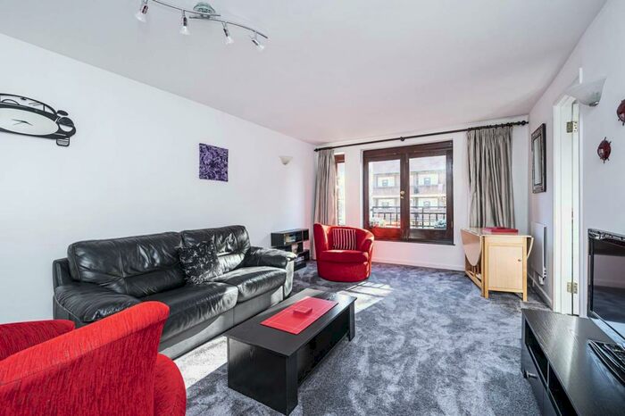 2 Bedroom Flat To Rent In Discovery Walk, Wapping, London, E1W