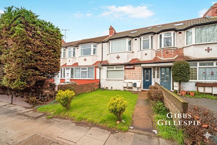 Studio To Rent In Priory Gardens, London, W5