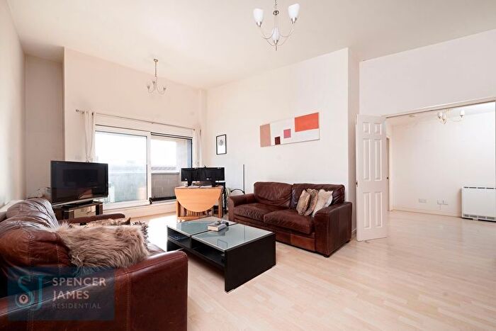 2 Bedroom Flat For Sale In Sheerness Mews, Galleons Lock, E16