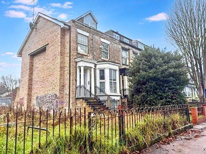 2 Bedroom Apartment For Sale In Anlaby Road, Hull And Parking Space, East Riding Of Yorkshire, HU3