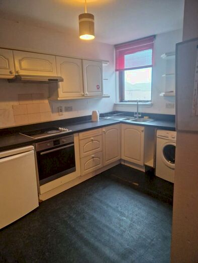 2 Bedroom Flat To Rent In Queen Street, Peterhead, Aberdeenshire, AB42