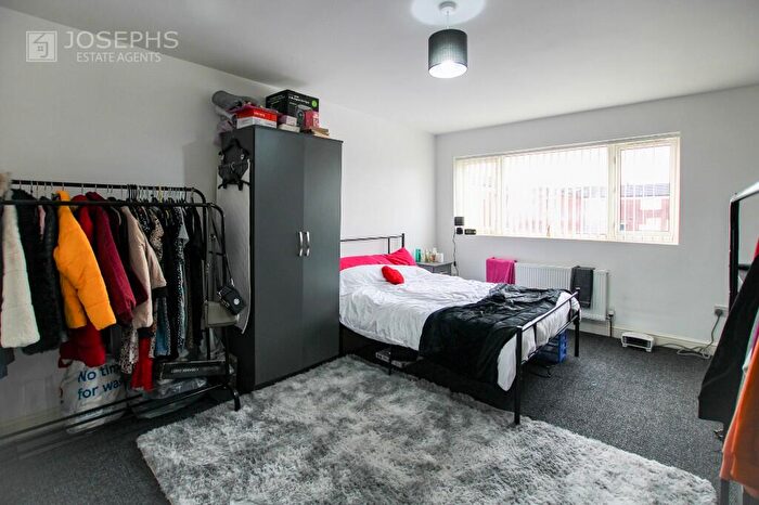 1 Bedroom End Of Terrace House To Rent In Newington Walk, Bolton, Greater Manchester, BL1