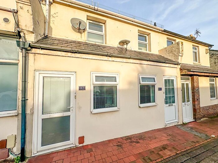 1 Bedroom Flat For Sale In Church Street, Old Town, Eastbourne, BN21