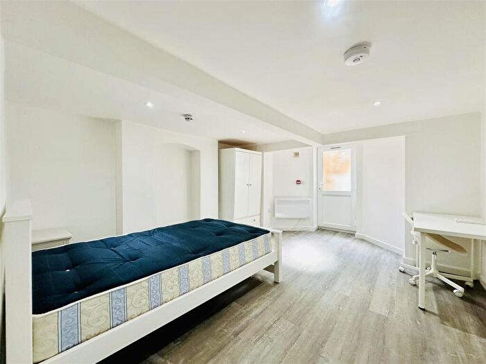 1 Bedroom Flat To Rent In Park Road, Nottingham, NG7