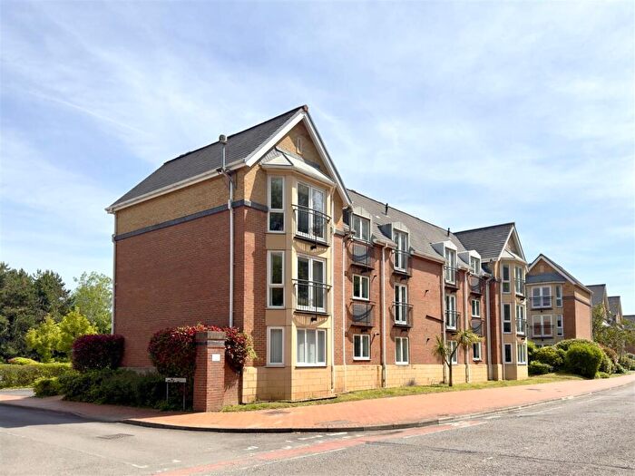 2 Bedroom Flat For Sale In The Landings, Penarth, CF64