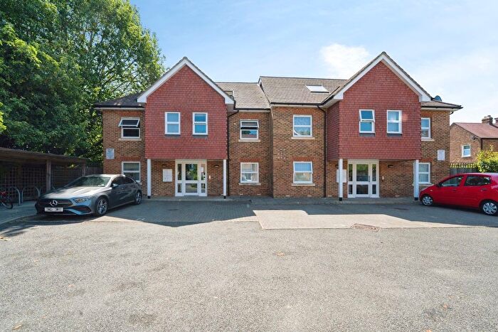2 Bedroom Flat For Sale In Rosetree Place, Hampton, TW12