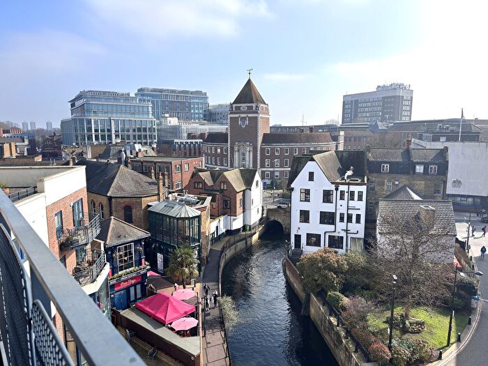 2 Bedroom Flat To Rent In Wadbrook Street, Kingston Upon Thames, KT1