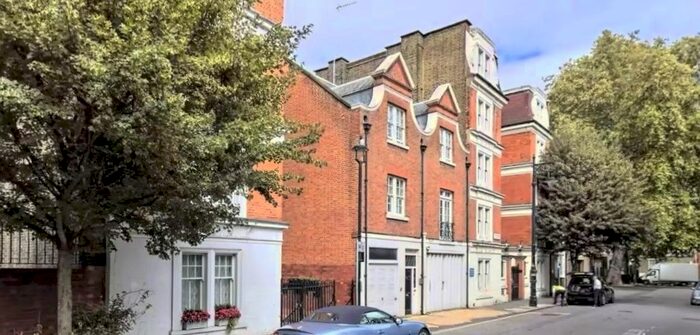 2 Bedroom Flat To Rent In Lees Place, London, W1K