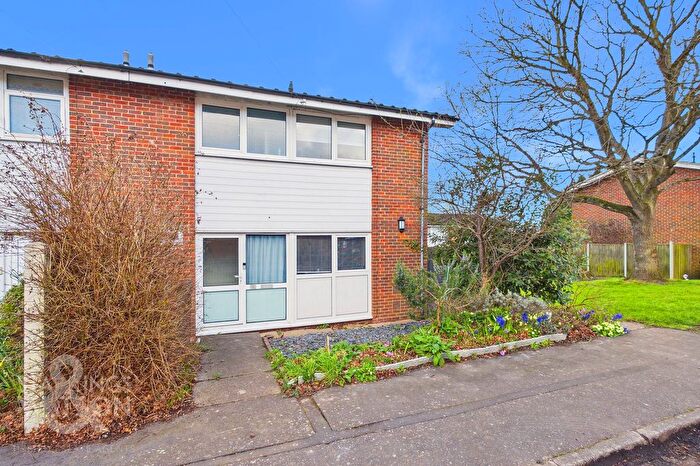 3 Bedroom Semi Detached House For Sale In Finch Way, Brundall, Norwich, NR13